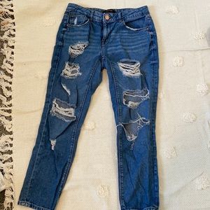 RIPPED JEANS